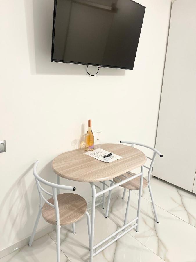 White 2 Apartman Bukarest Kültér fotó
